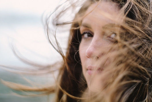 agathe-in-the-wind_t20_nmZnN4-2.jpg