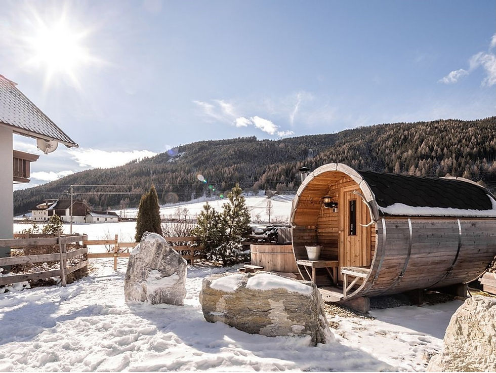 Suna and hot tub snow