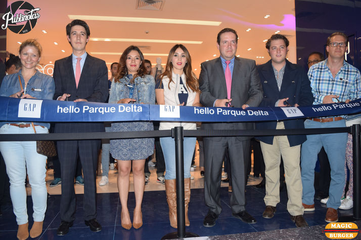 DULCE MARIA INAUGURA TIENDA GAP PARQUE DELTA
