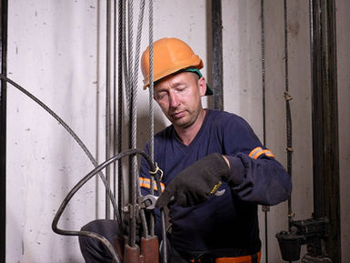 Ліфт під контролем: регулярні огляди та ремонт