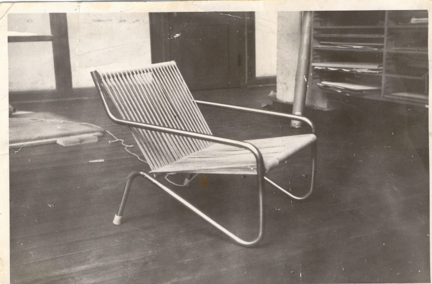 1sti stóll copy.GIF