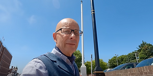 PM3 RichardVobes -FiveG towers.4271.2x1.600.png