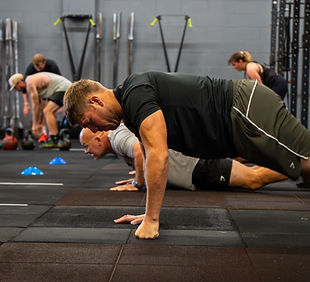 Crossfit class performing exercise at T800 Crossfit