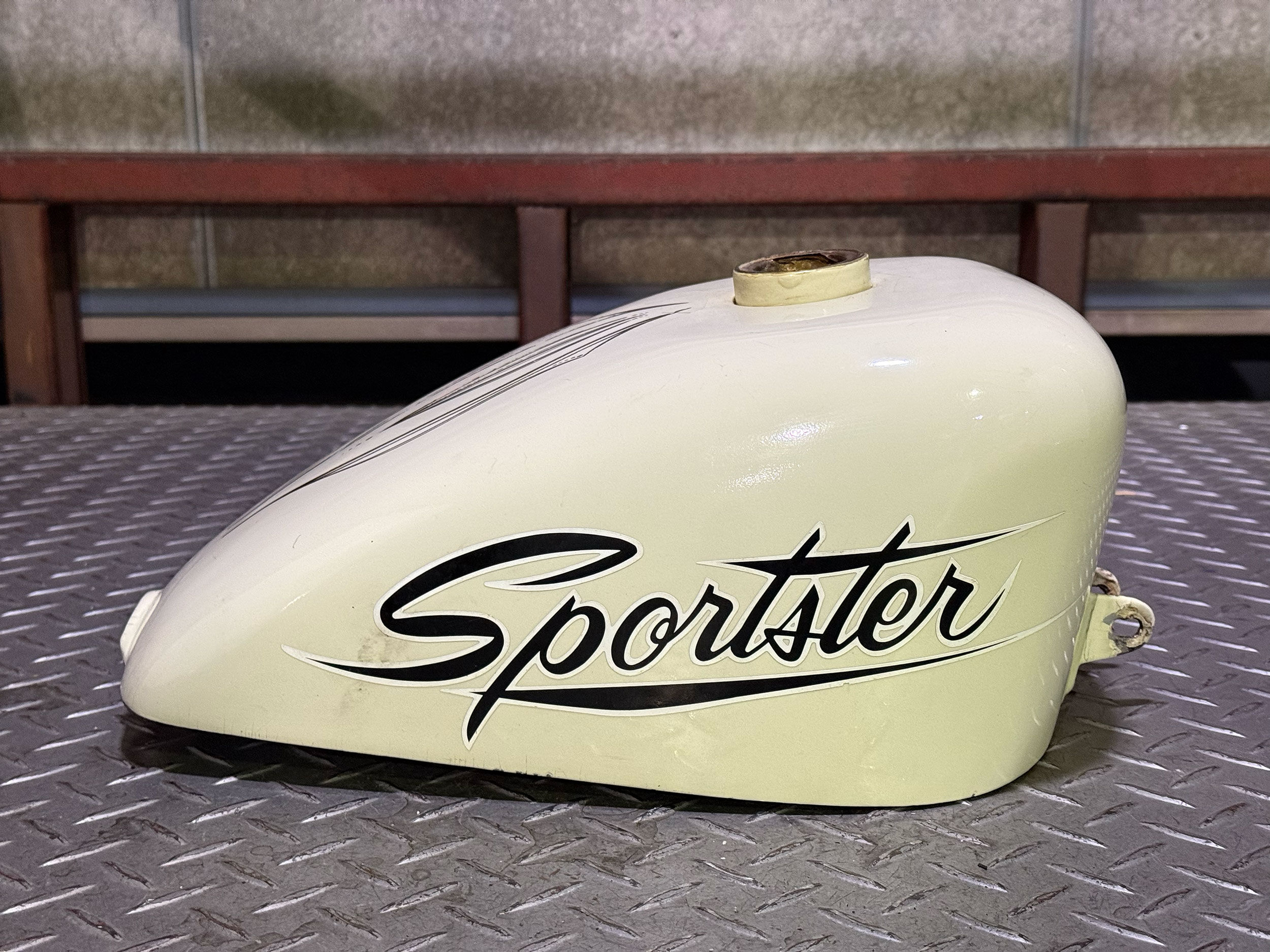 スポーツスター タンク