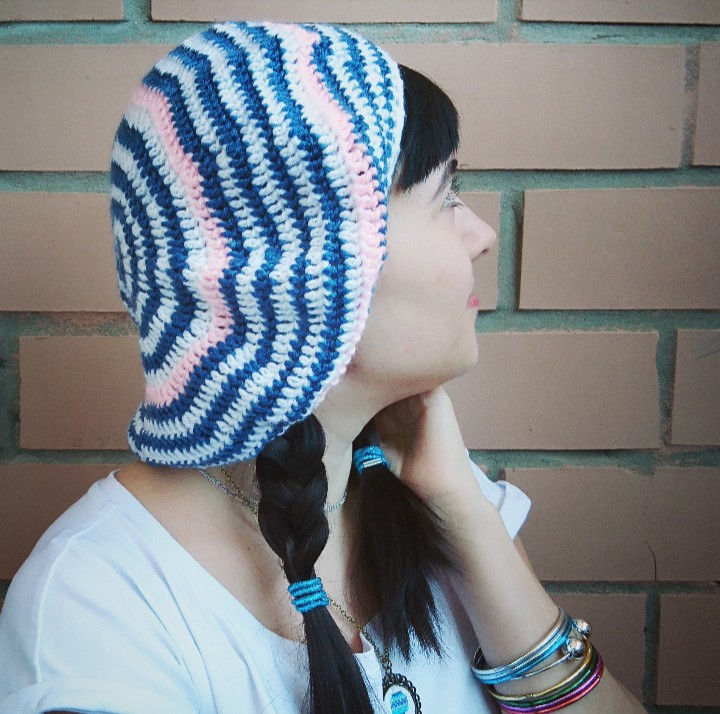 Миниатюра: Трехцветный берет