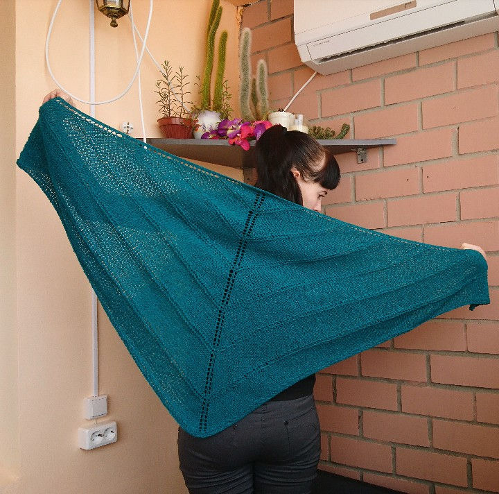 Миниатюра: Бактус цвета морской волны 