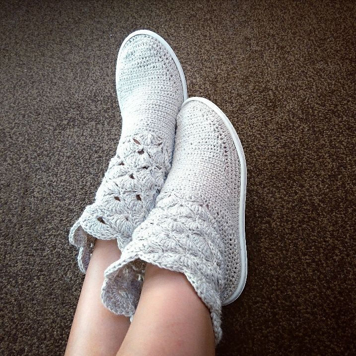 Миниатюра: Ажурные вязаные сапожки 