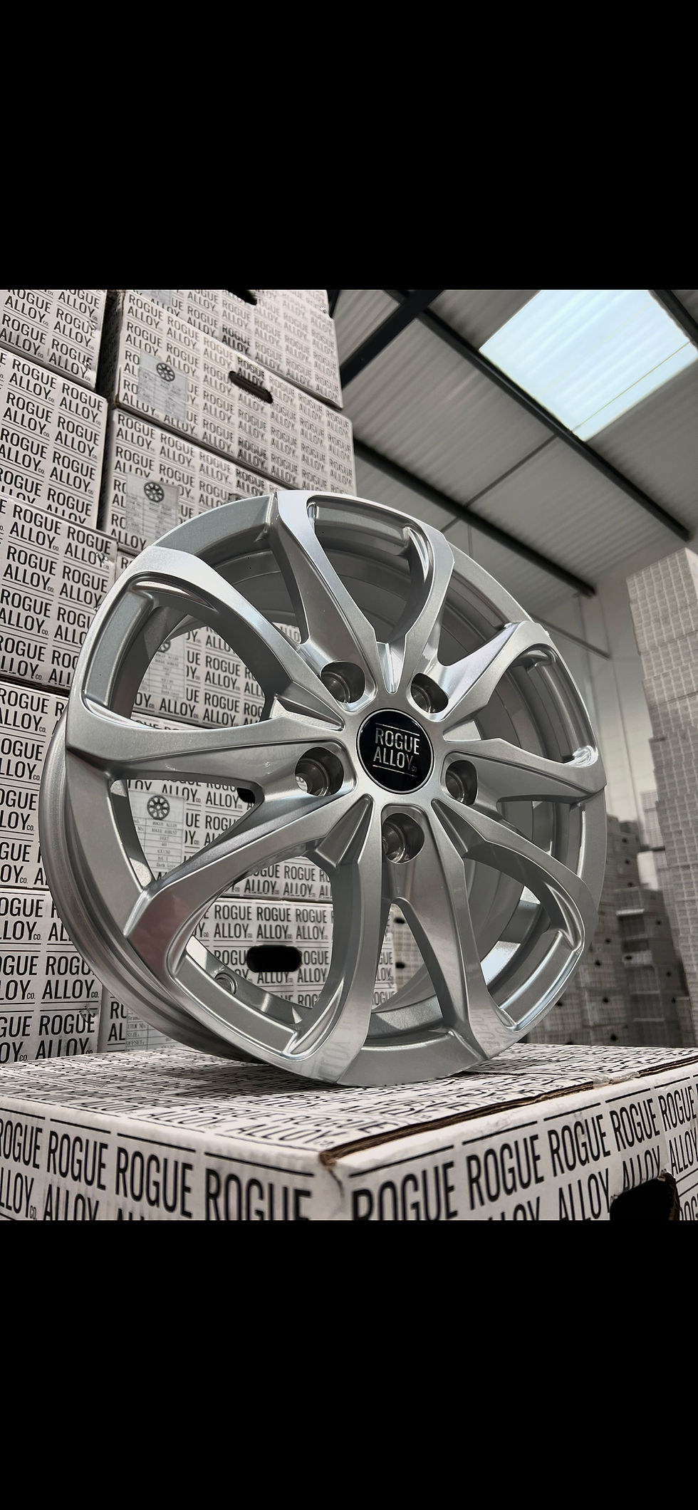 Thumbnail: 1x 15” ROAMER GLOSS SILVER 4400KG LOAD RATING