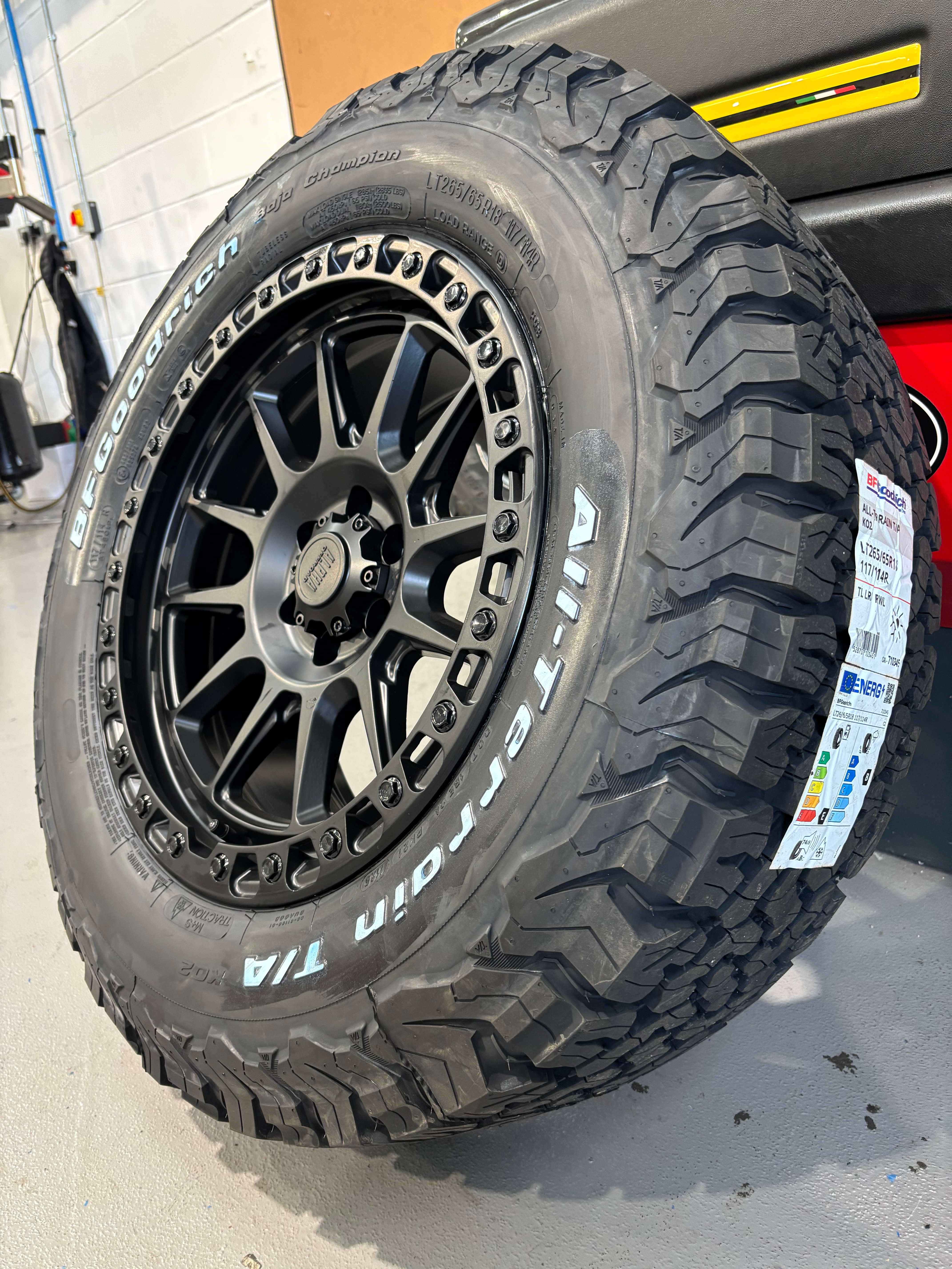 4x 18” ALPHA PODIUM BLACK