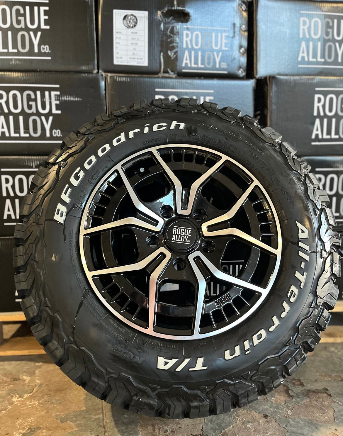 1x 16” RAZOR BLACK POL 1250kg LOAD RATING