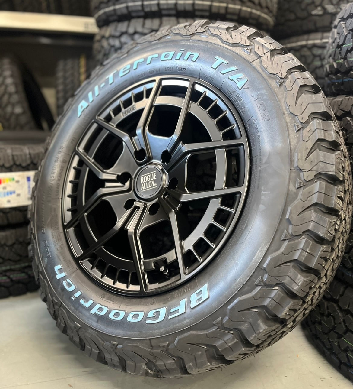 1x 17” RAZOR SATIN BLACK 1250kg LOAD RATING