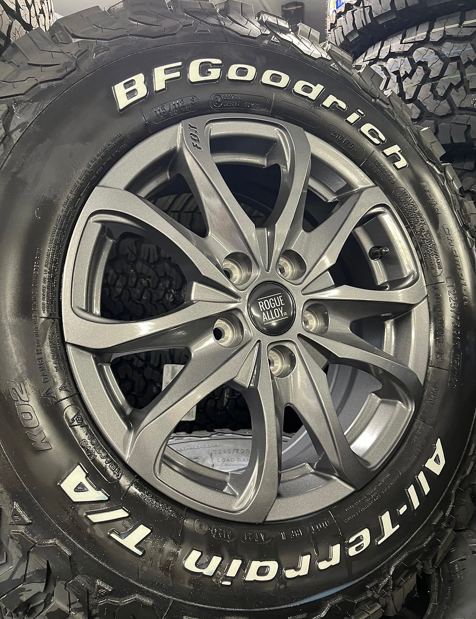 Thumbnail: 1x 15” ROAMER GLOSS GREY 4400KG LOAD RATING