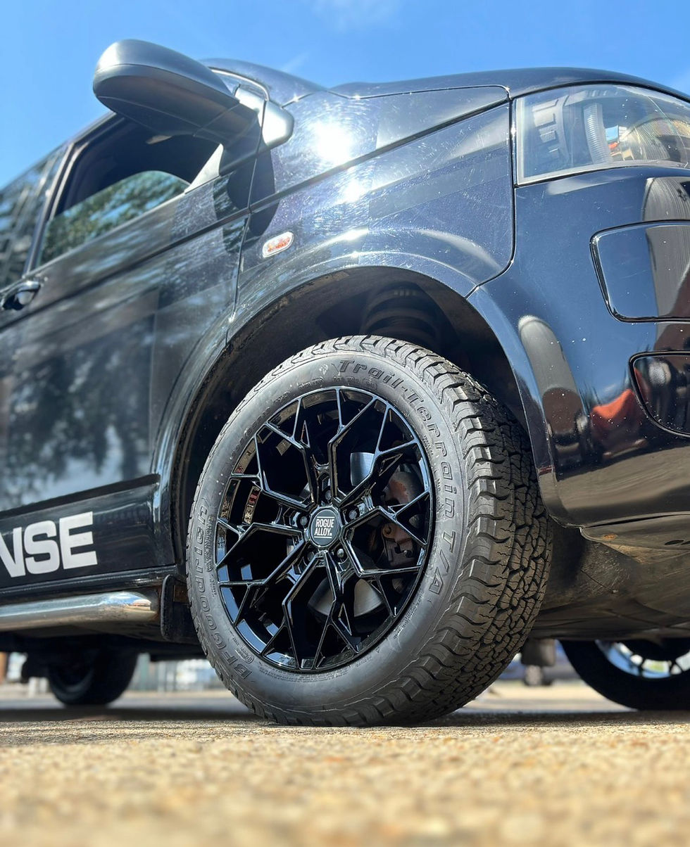 Thumbnail: 1x 18” RACER GLOSS BLACK 5000KG LOAD RATING