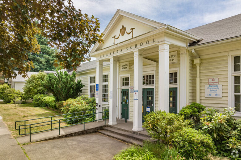alameda-elementary-school-portland-or-primaryphoto.jpg