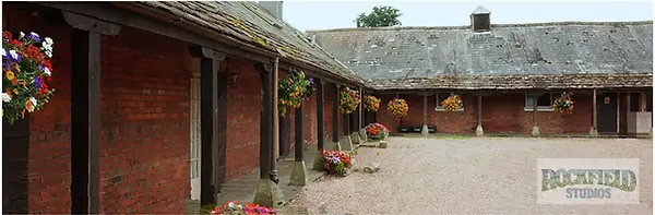 quadrangle-1-wb.webp