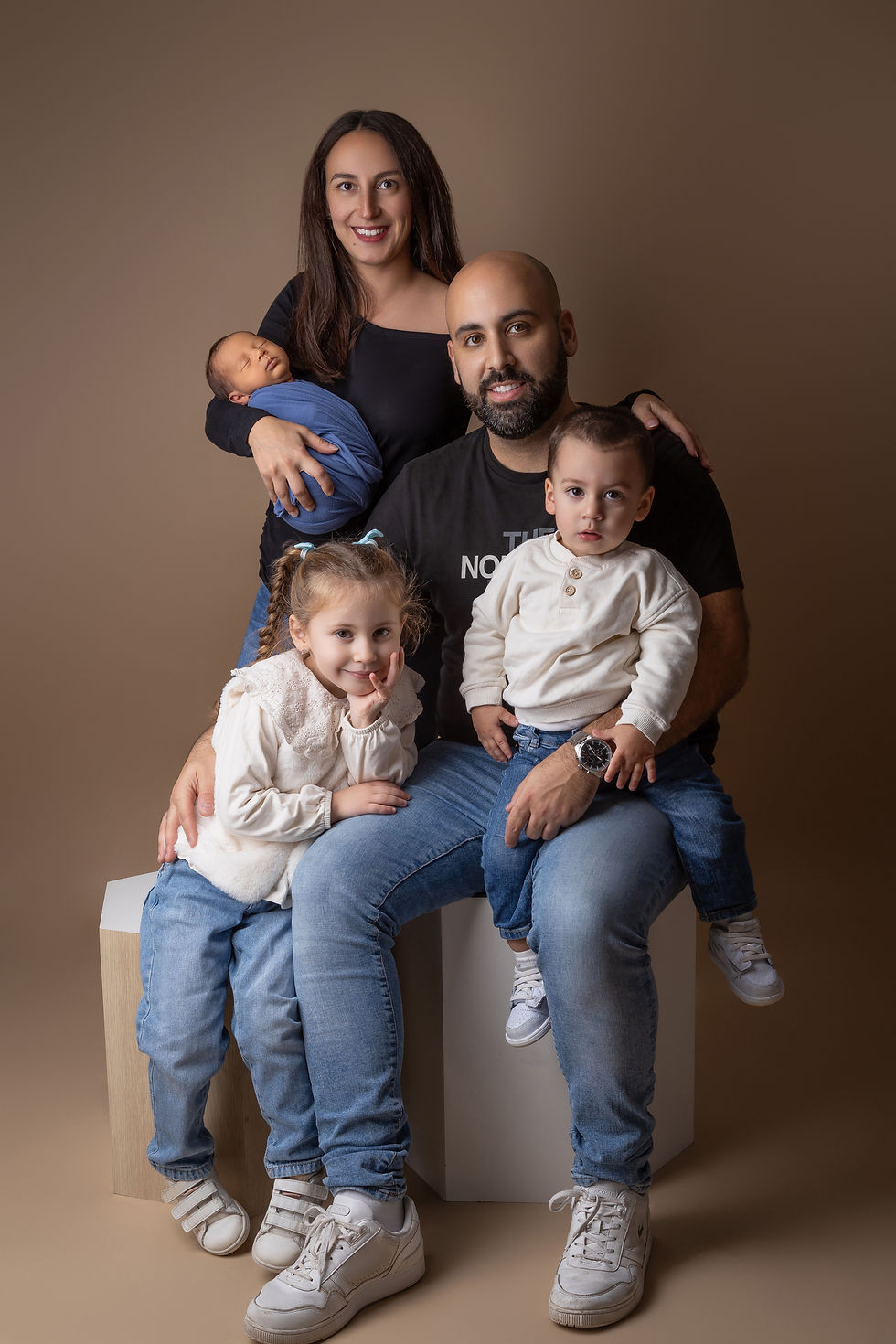 La magie des portraits minimalistes en studio : révéler la pureté et l’expression de votre bébé à Vitry‑sur‑Seine