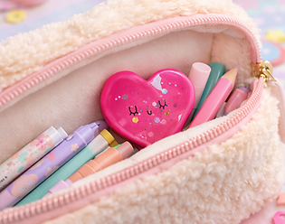 Trousse en fourrure et pierre rassurante.png
