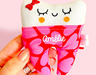 2-Boite-dent-lait-personnalise-coeur-rose-rouge-cadeaux-naissance-fille2.JPG