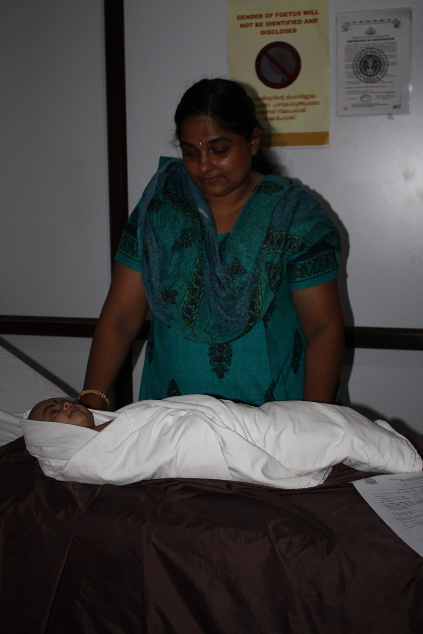 The Heart Fund - Humanitarian Mission - India - Mither and child