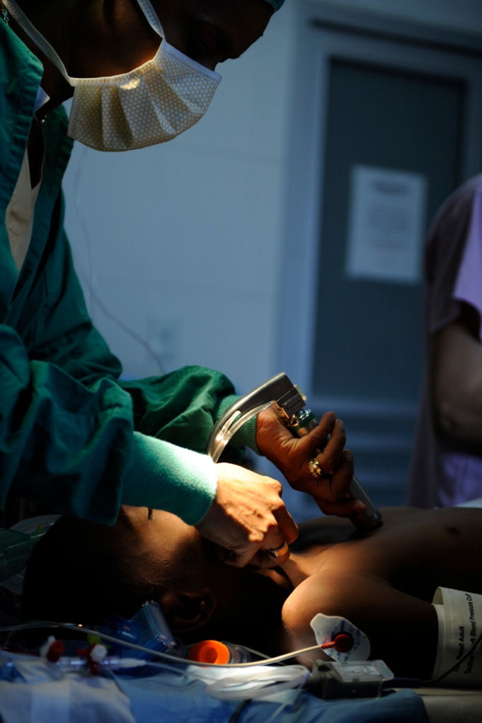 The Heart Fund - Cardiovascular disease - doctor surgery operating room