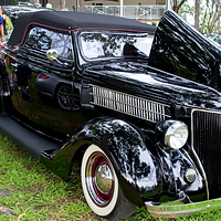WWW black car.png