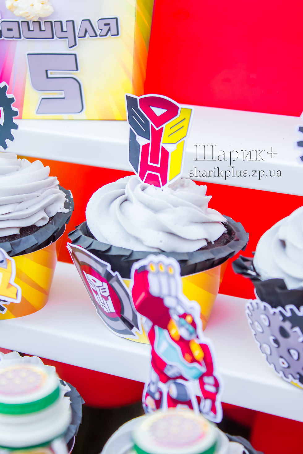 Прев'ю: Фотозона з банером та кенді бар