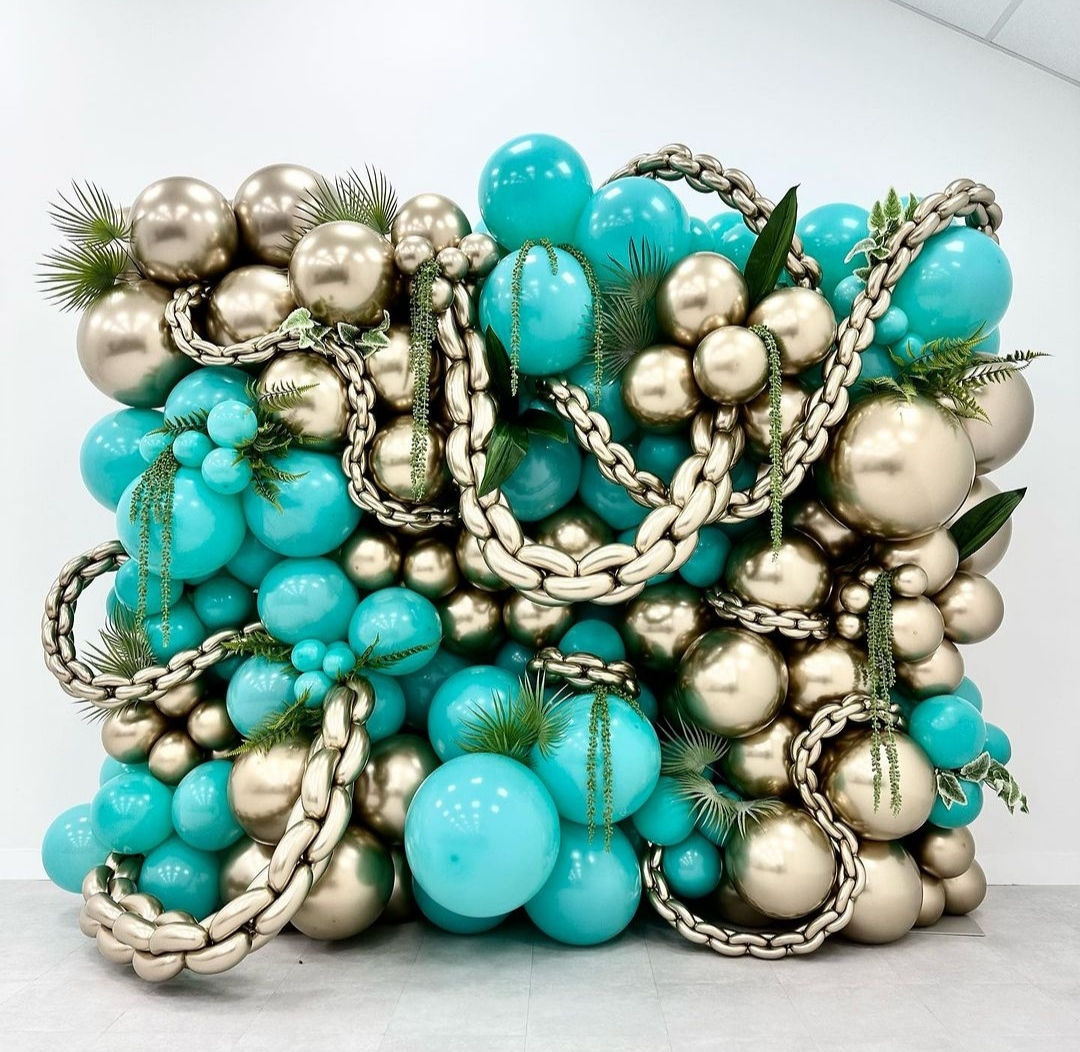 Фотозона стіна з куль з листям