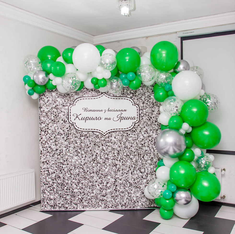 Прев'ю: Весільна фотозона у срібно-зелених кольорах з білим у Запоріжжі