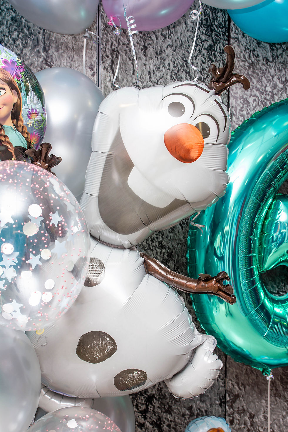 Прев'ю: Композиція куль Frozen з фігурами Ельзи, Анни, Олафа та цифрою у Запоріжжі
