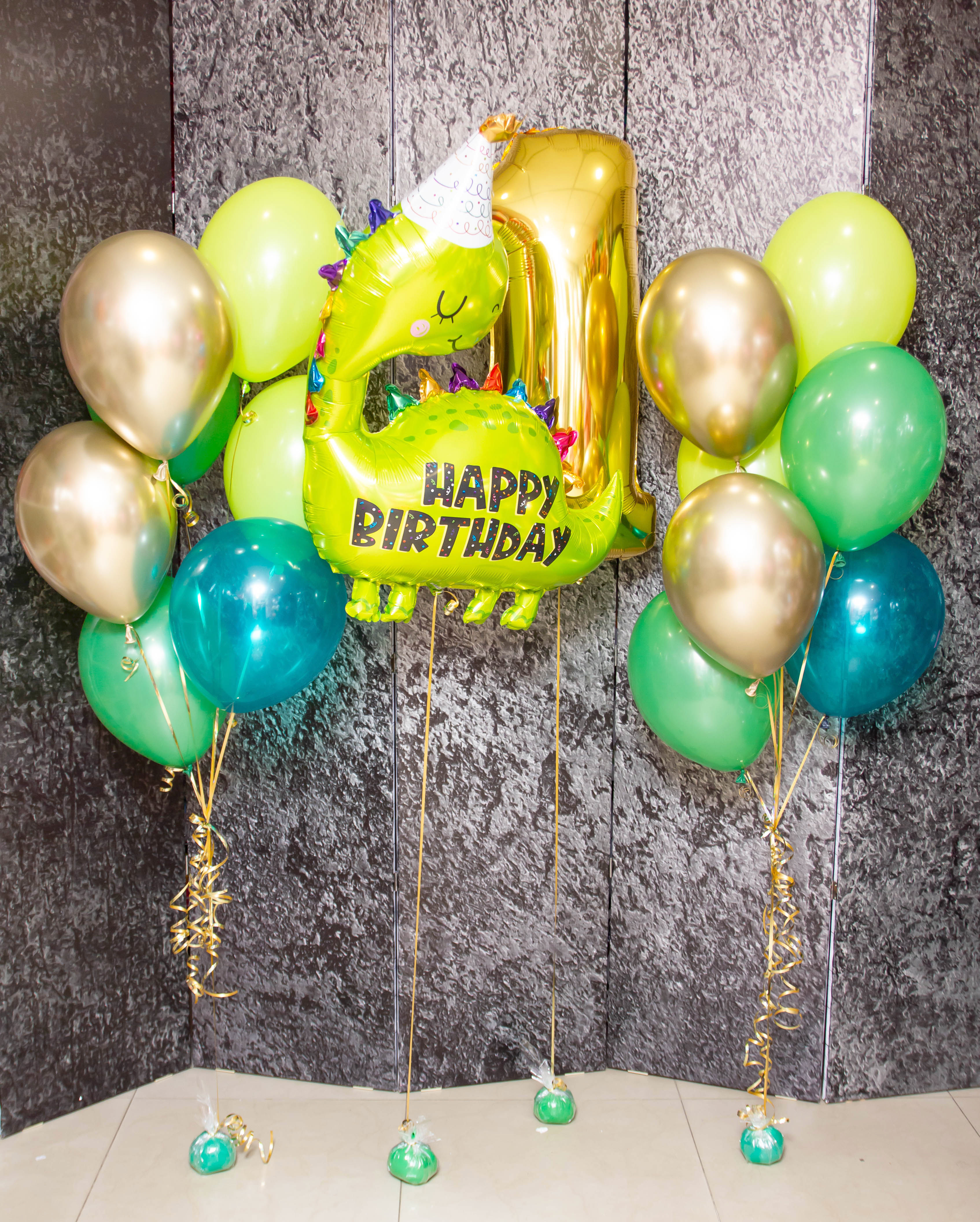 Цифра, фігура та гелієві кулі