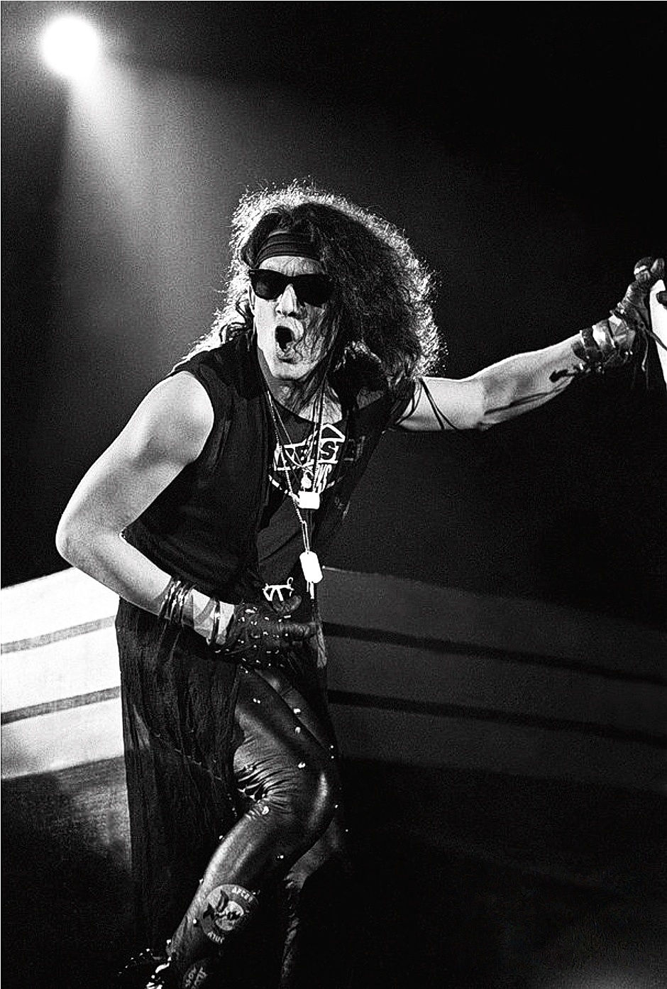🎸 GO BEHIND THE MUSIC: Meet Stephen Pearcy After the Show!