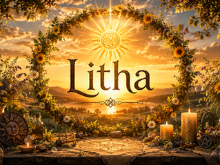 Litha, fête païenne du solstice d'été : soleil sacré, autel wiccan, fleurs estivales, bougies et symboles de fertilité dans une bannière inspirée des traditions nordiques et néo-païennes.