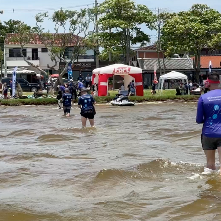 Limpeza dos Mares marca a abertura do verão na Lagoa da Conceição, em Florianópolis