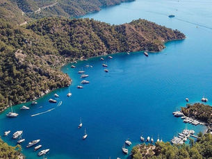 Mooring in Bedri Rahmi Bay: Tips for a Quiet Morning Swim