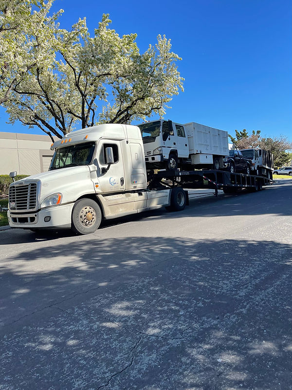 Auto transport truck