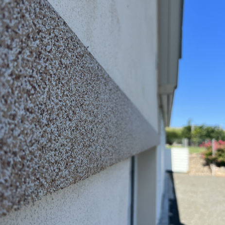 Facade med mosaikpuds på