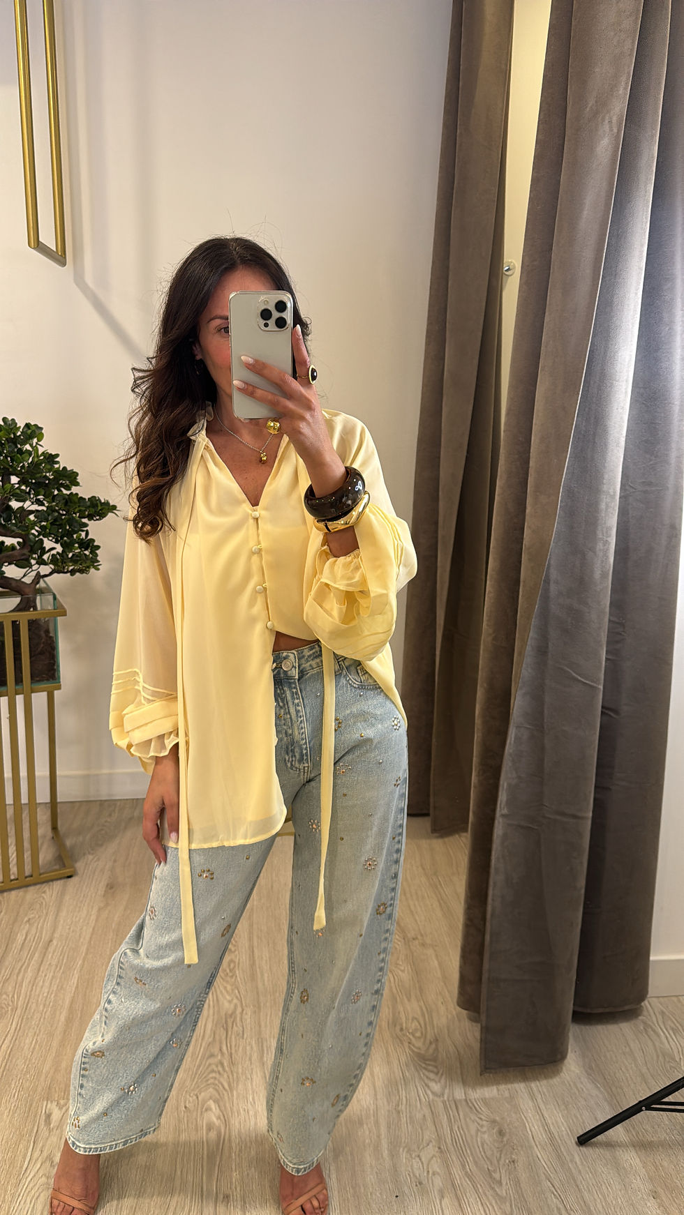Miniatura: Calça de ganga com tachas em dourado 