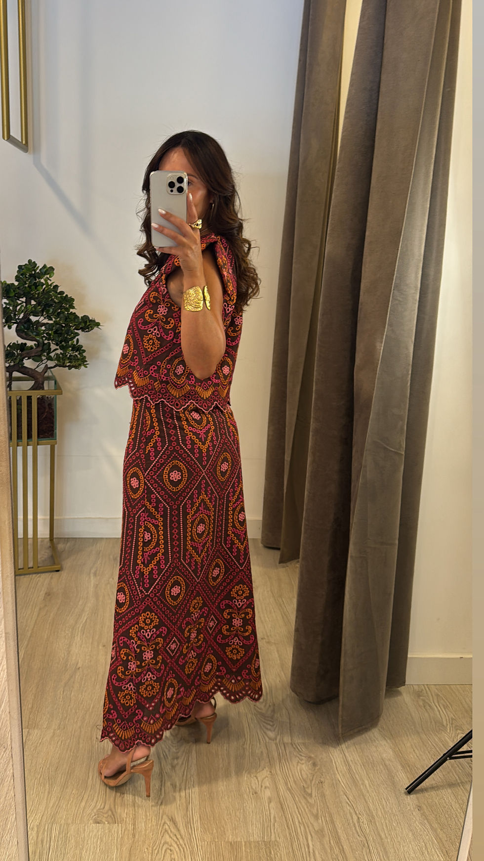 Miniatura: Conjunto bordado com blusa e saia 
