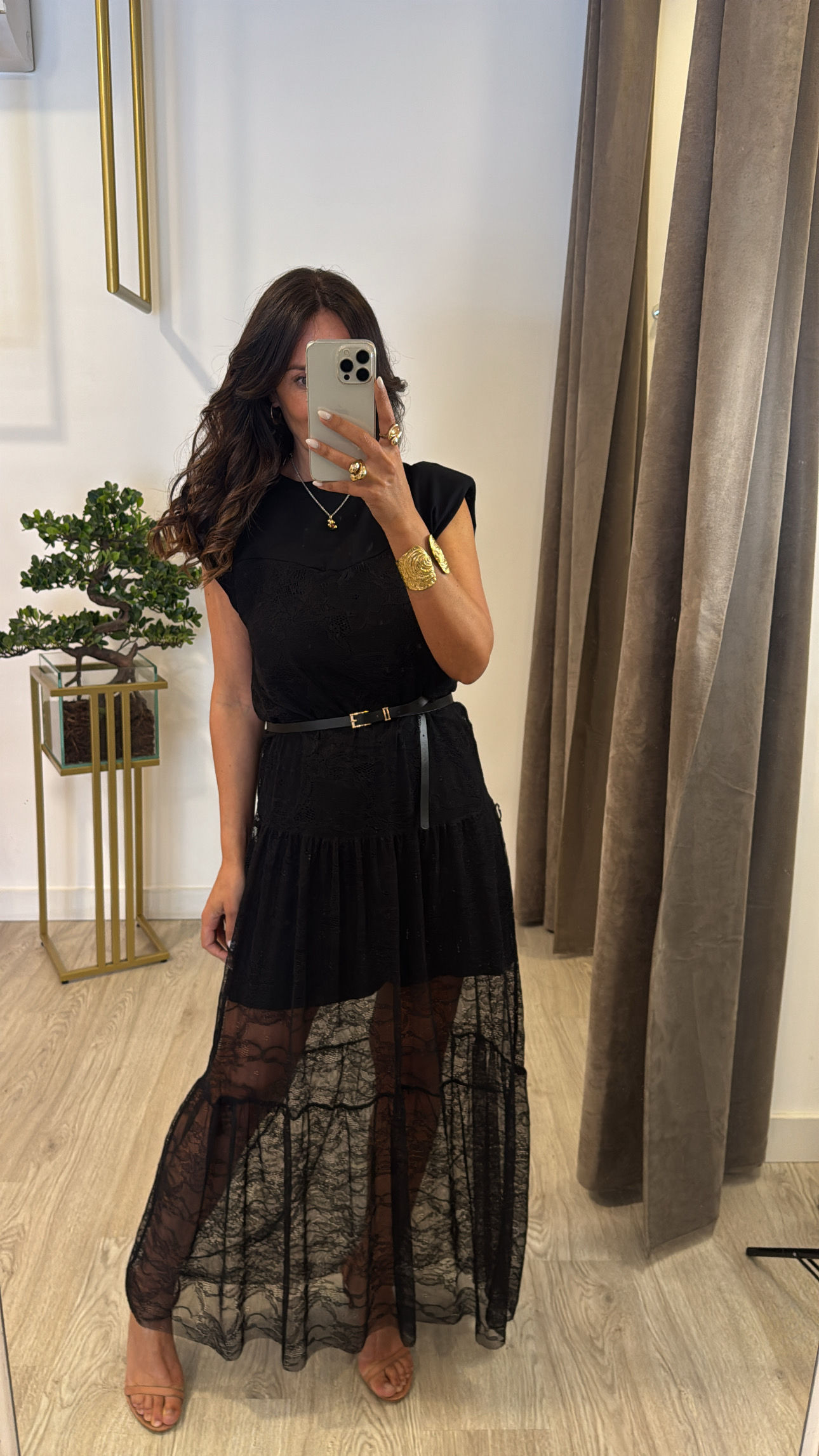 Vestido combinado com renda e malha 