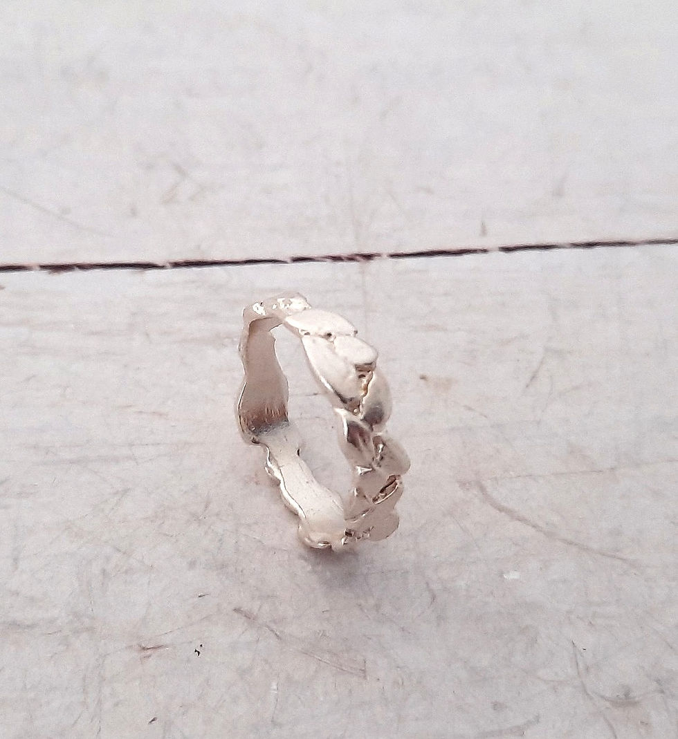 תמונה ממוזערת: טבעת עלים