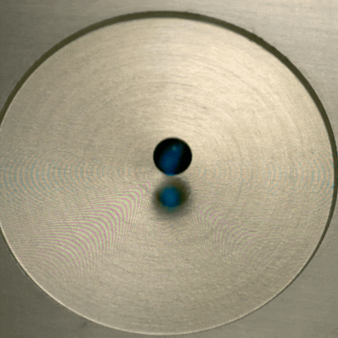 liquid_drop_into_oil