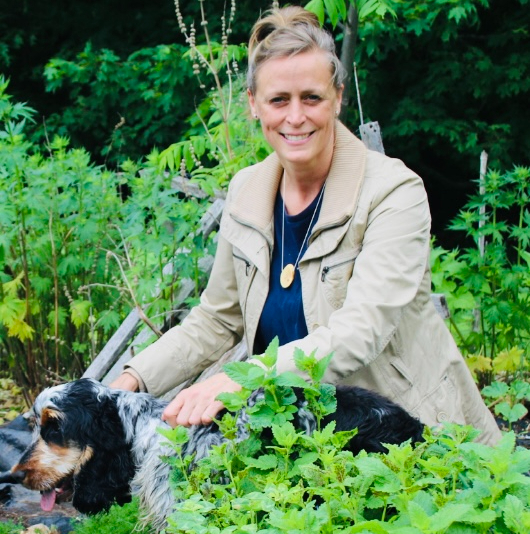 Writer: Holly Hutchings