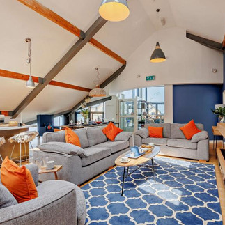 2nd sitting area, ideal for family games or watching films