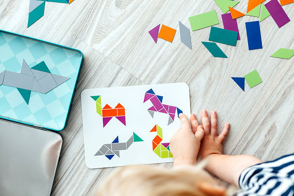 Dziecko robi sztuki działalność