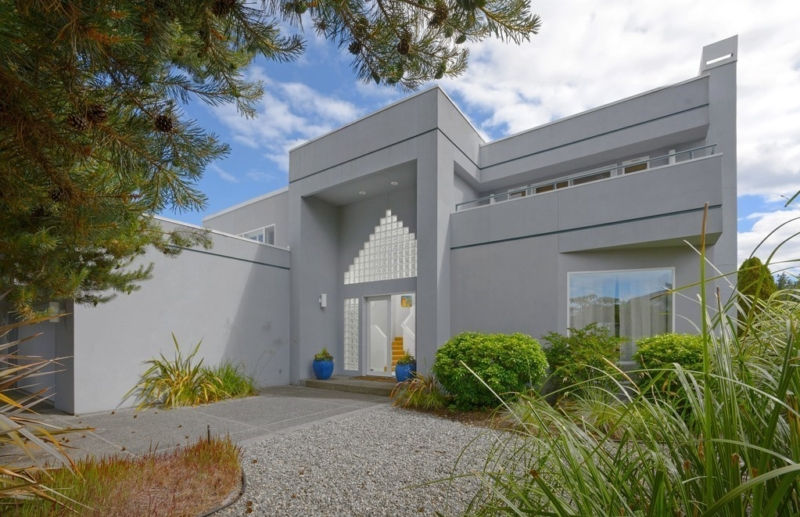 Before image of residence fully renovated by Rhodes Architecture + Light