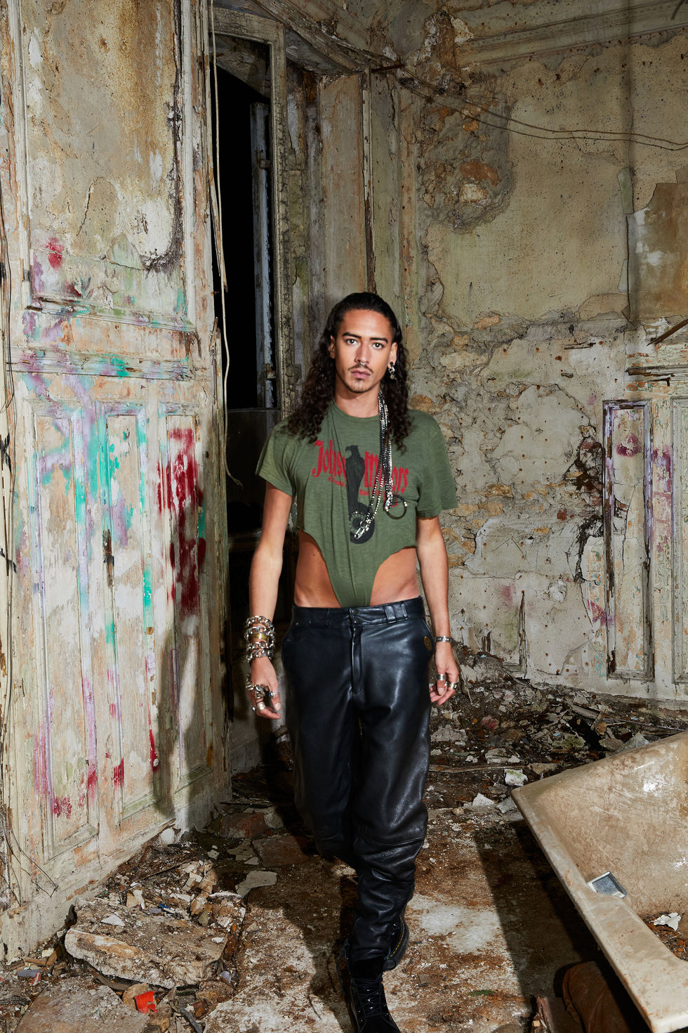 Avant-garde fashion editorial by Kotaru Iizuka