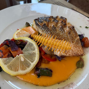 Onde comer em Nazaré: restaurante Pangeia une gastronomia sofisticada e vista para o Atlântico