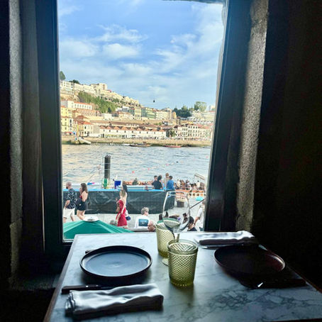 Onde comer na Ribeira do Porto: Taberna Rio é destaque em gastronomia no coração turístico de Portugal