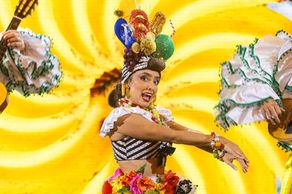“Aquele Abraço”: espetáculo em Copacabana celebra 70 anos sem Carmen Miranda com jantar-show imperdível no Rio