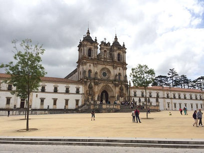Em Alcobaça, um mosteiro